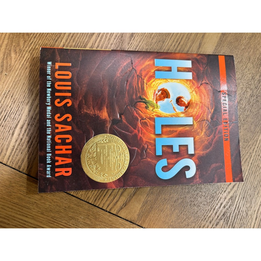 Holes‎ by Louis Sachar Special Edition Newbery Medal Book